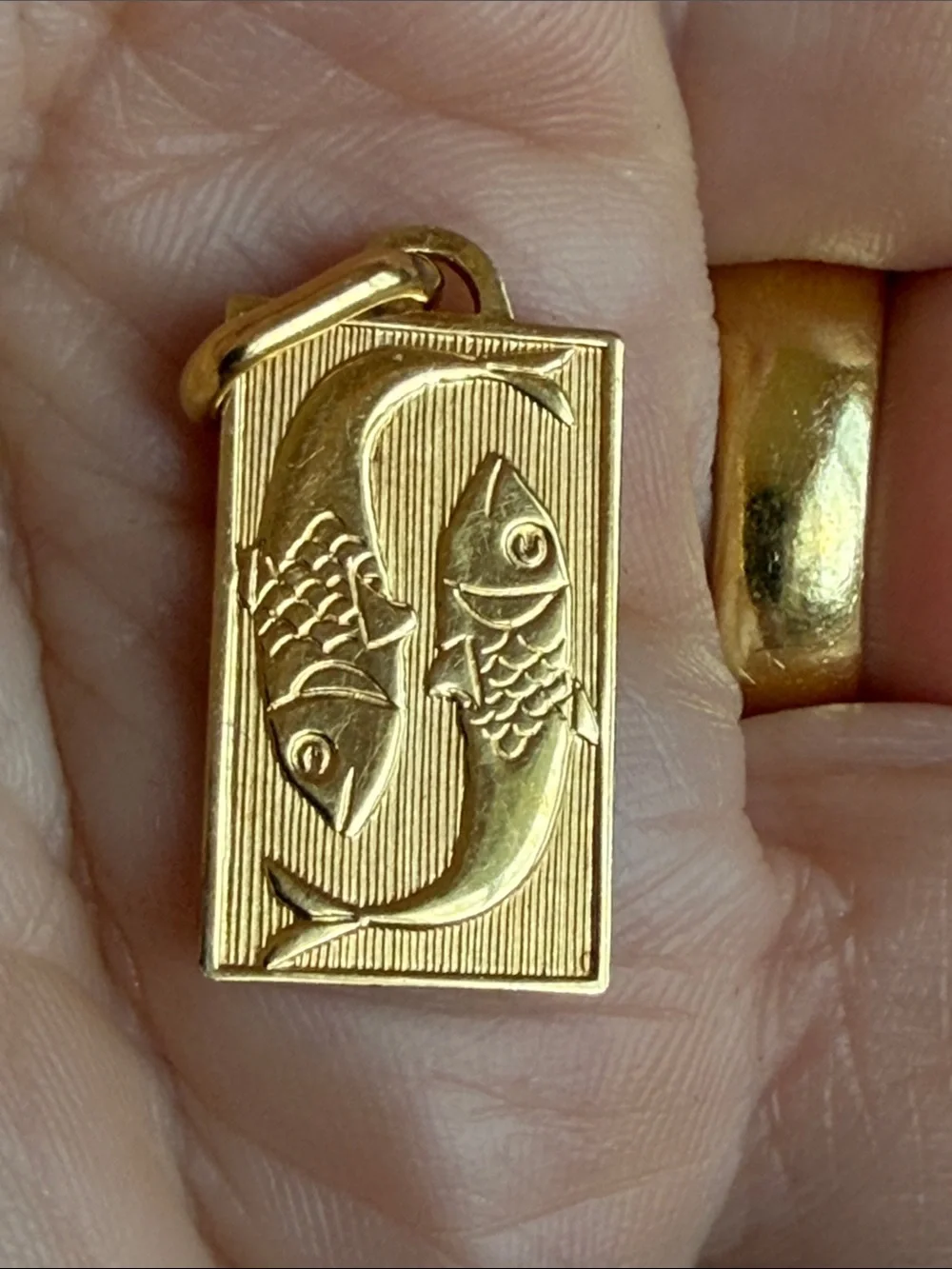 Sold.       Gold 18k  Fish Pendant Charm - Gold